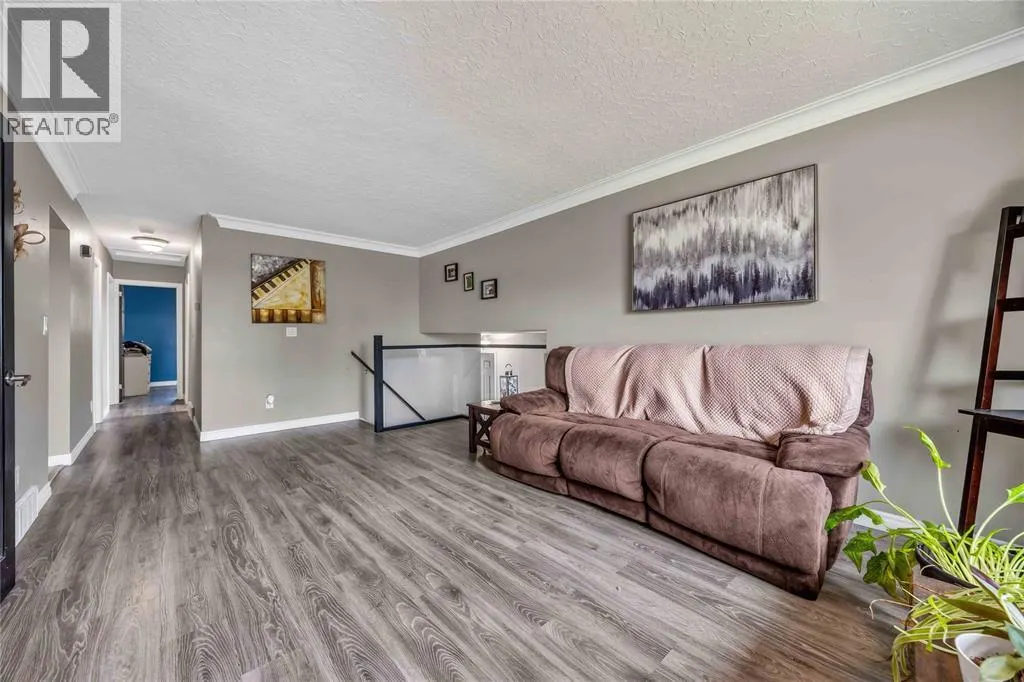 266 Clairwood CRESCENT