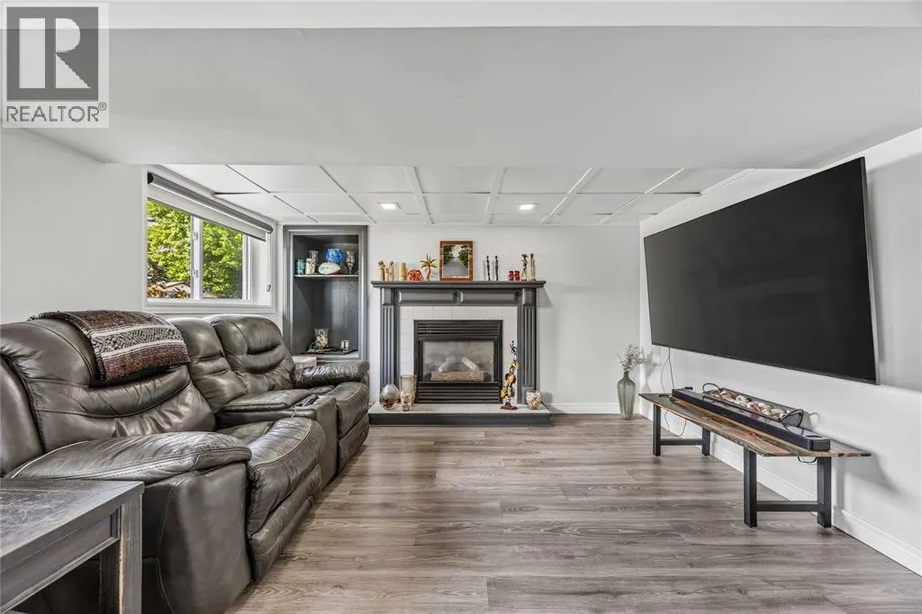 266 Clairwood CRESCENT