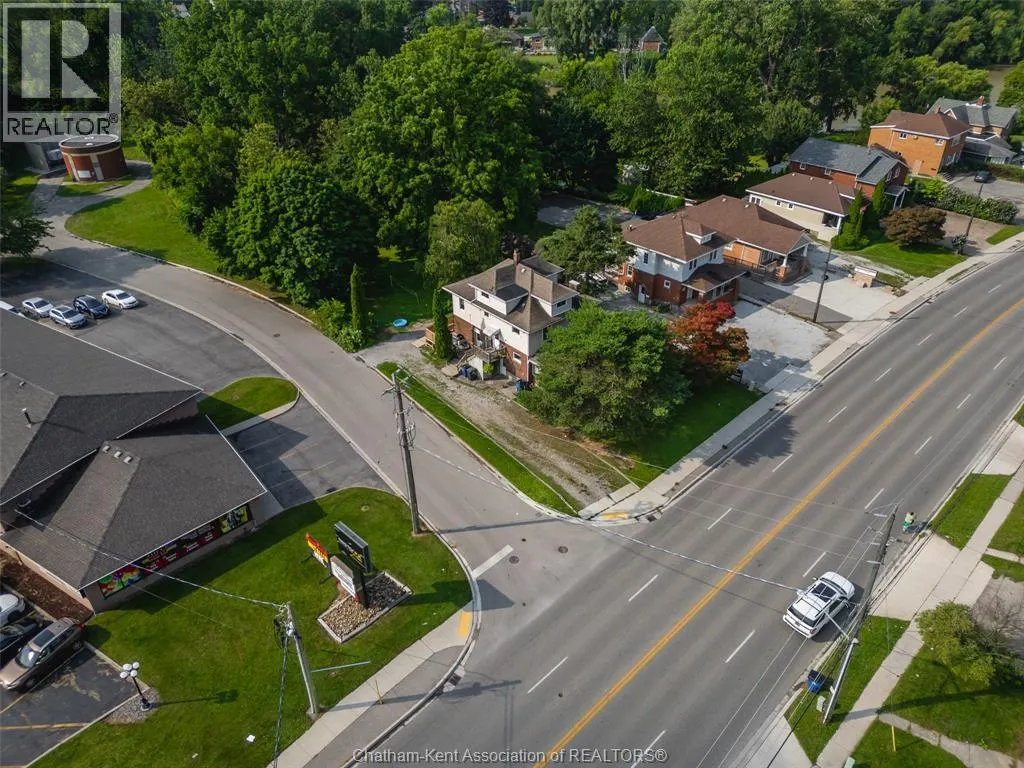 266 Grand AVENUE West