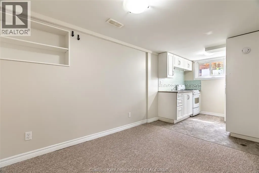 266 Grand AVENUE West