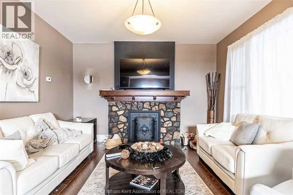 266 Grand AVENUE West