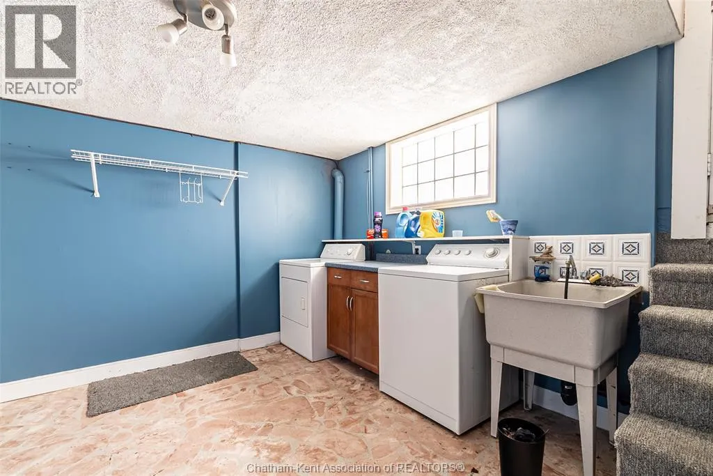266 Grand AVENUE West