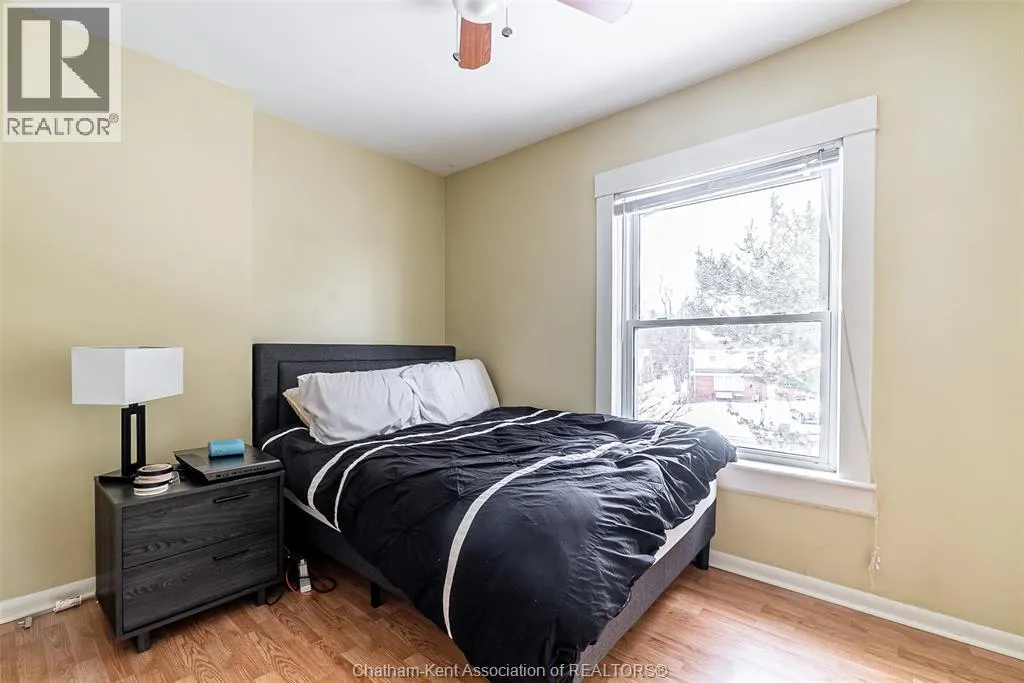 266 Grand AVENUE West