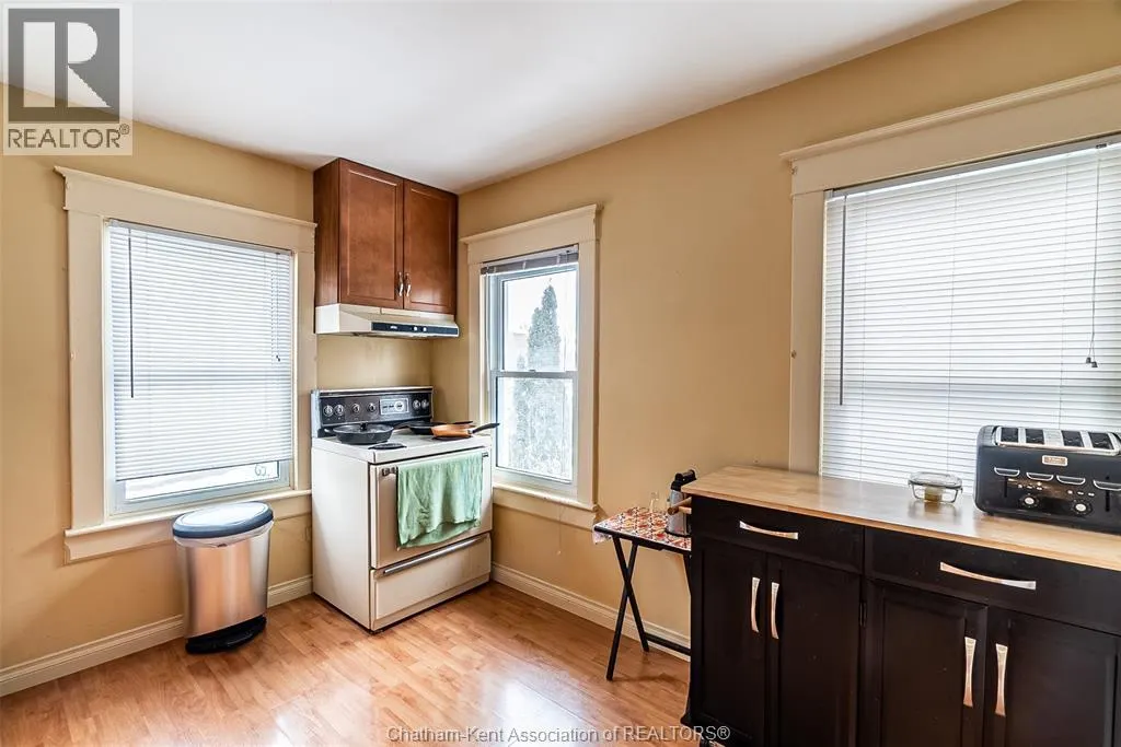 266 Grand AVENUE West