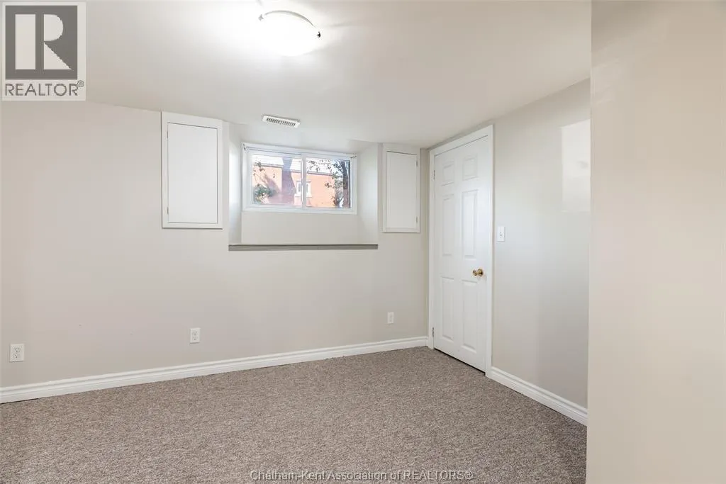 266 Grand AVENUE West