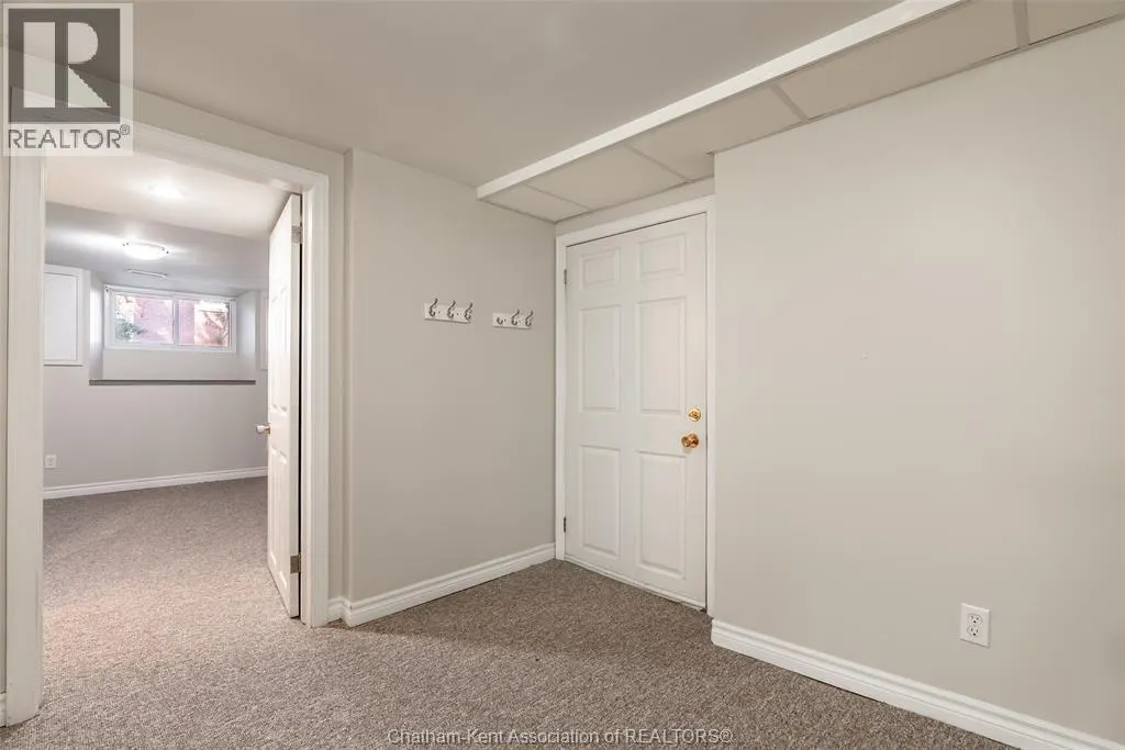 266 Grand AVENUE West