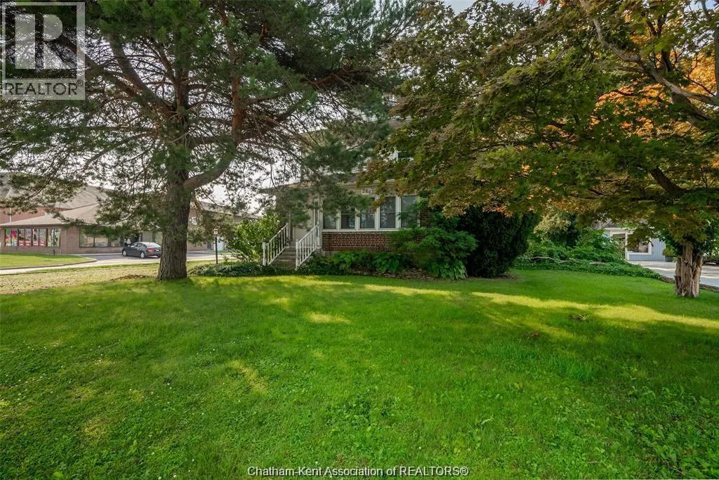 266 Grand AVENUE West