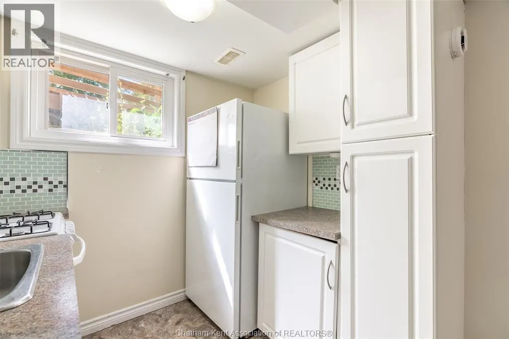 266 Grand AVENUE West