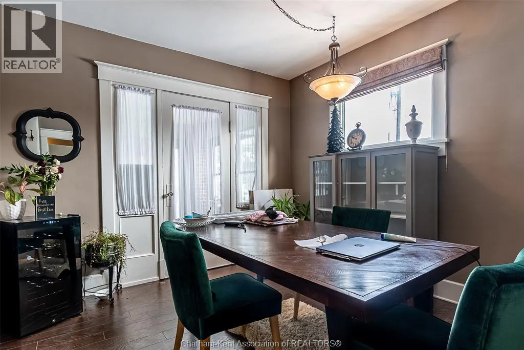 266 Grand AVENUE West