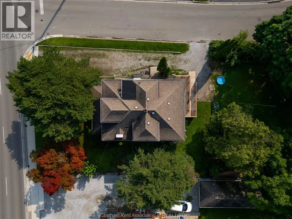 266 Grand AVENUE West