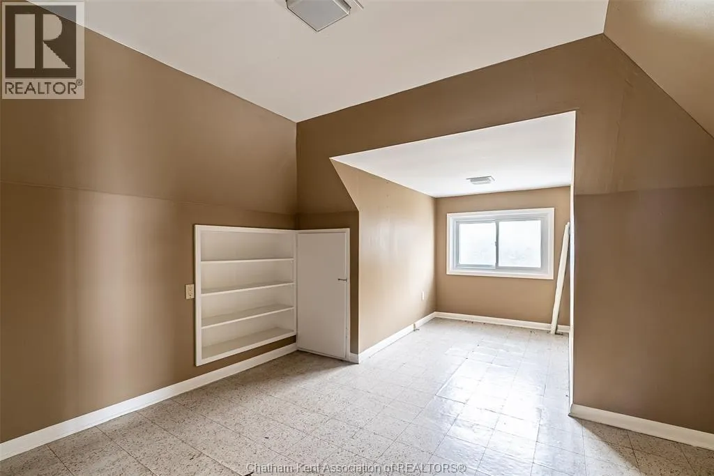266 Grand AVENUE West