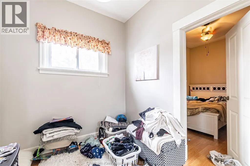 266 Grand AVENUE West