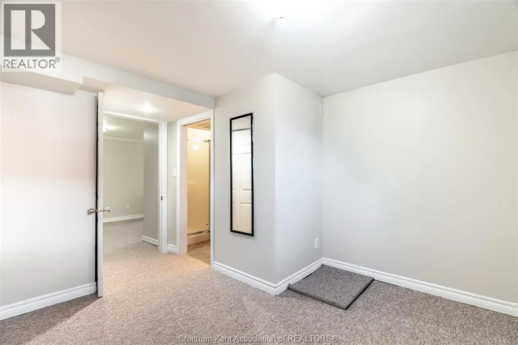 266 Grand AVENUE West