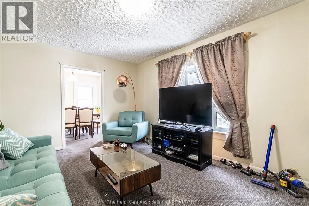 266 Grand AVENUE West