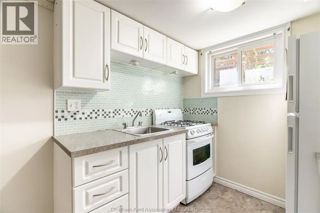 266 Grand AVENUE West