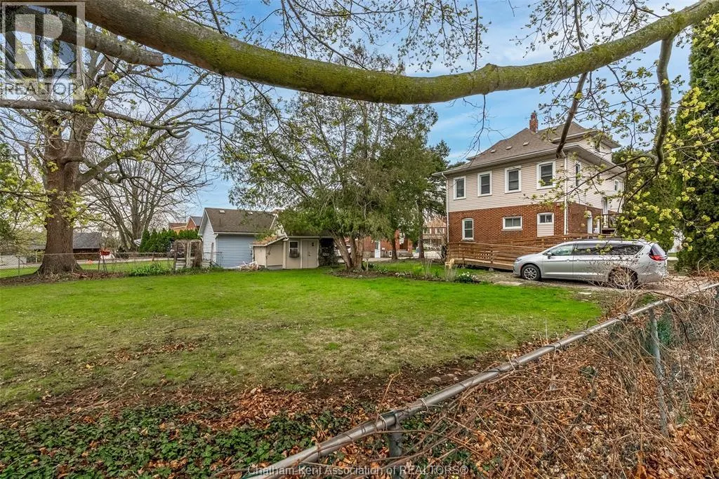 266 Grand AVENUE West