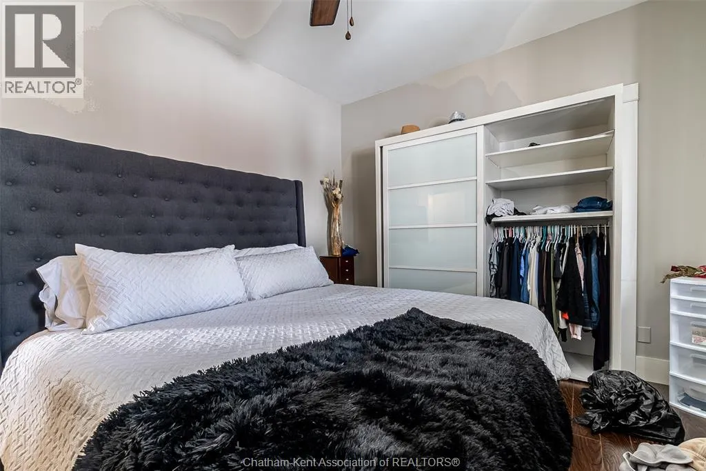 266 Grand AVENUE West