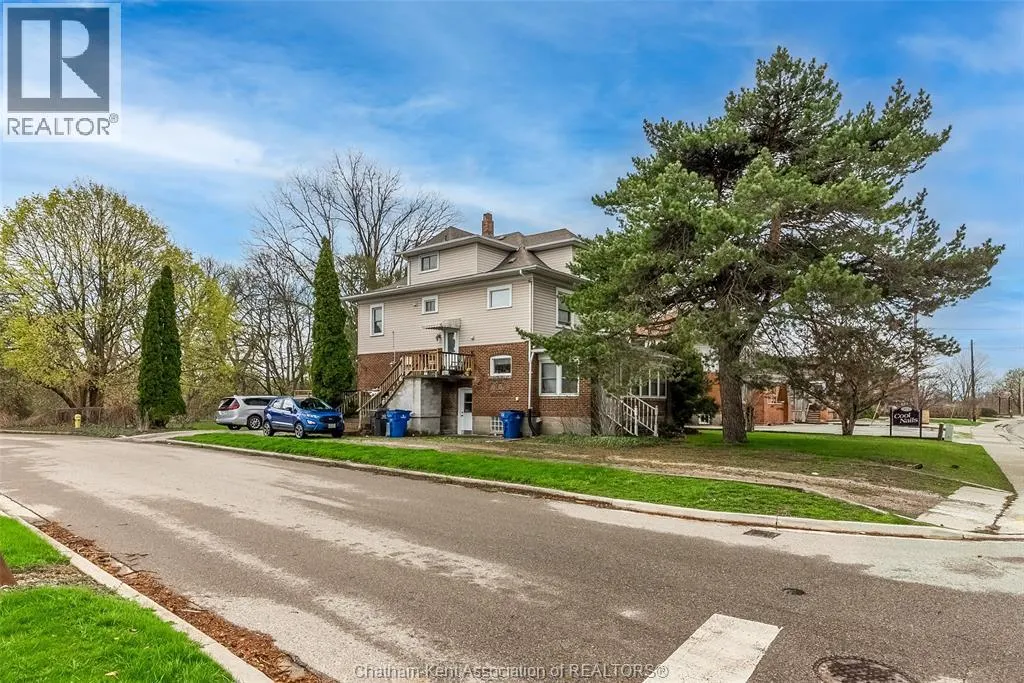 266 Grand AVENUE West