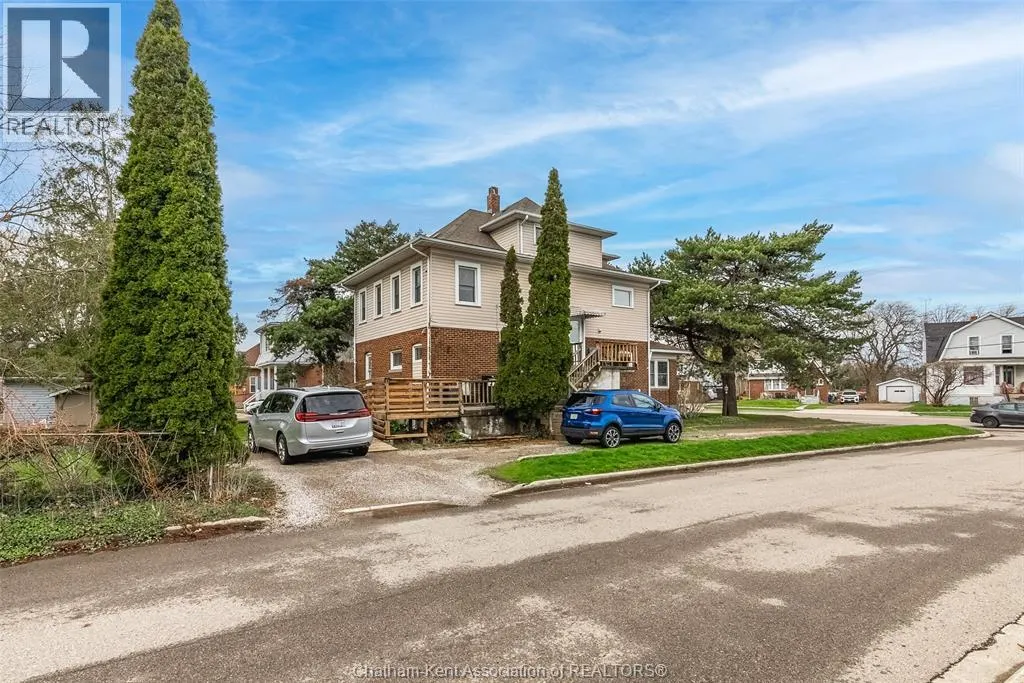 266 Grand AVENUE West