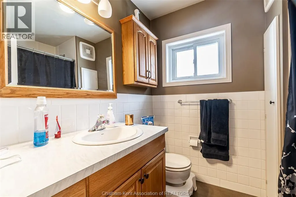 266 Grand AVENUE West