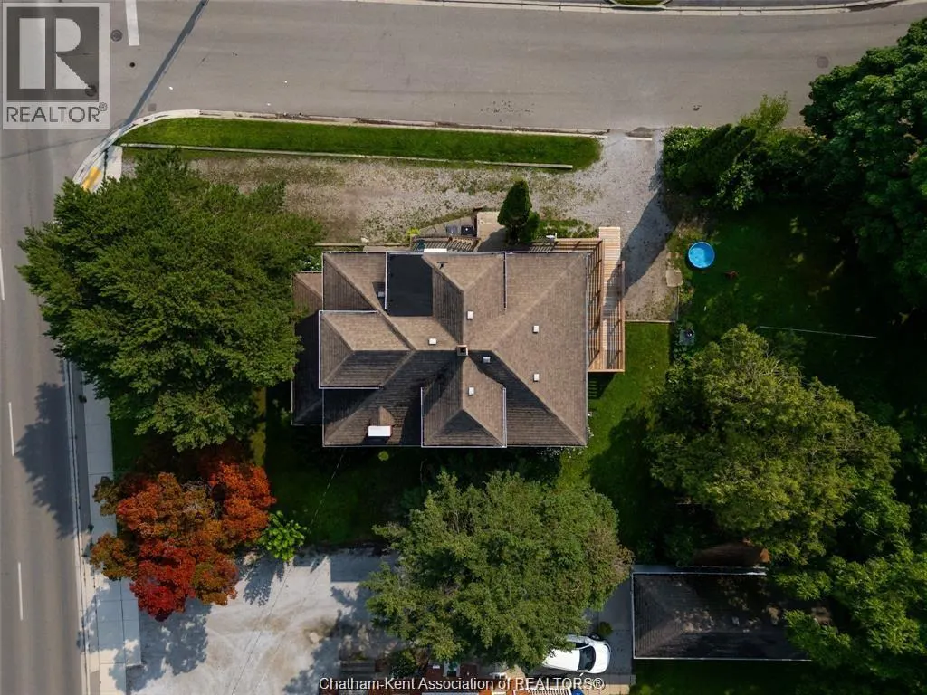 266 Grand AVENUE West
