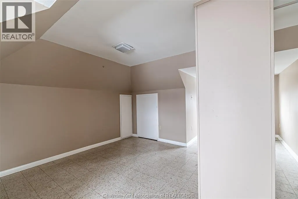 266 Grand AVENUE West