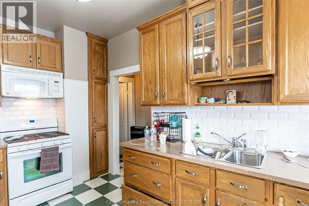 266 Grand AVENUE West