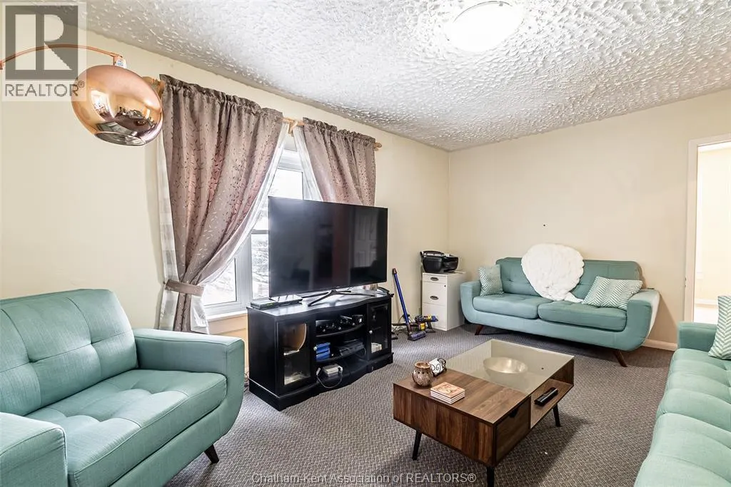 266 Grand AVENUE West