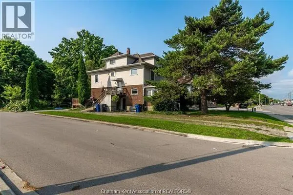 266 Grand AVENUE West