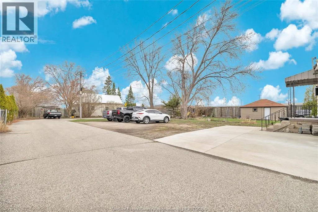 9572 TECUMSEH ROAD