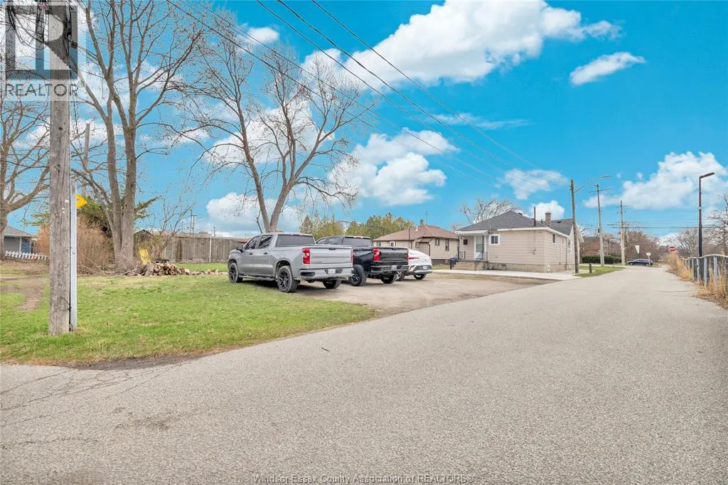9572 TECUMSEH ROAD