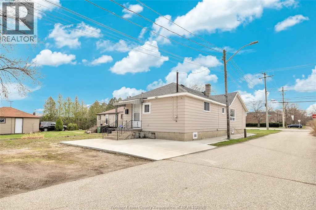 9572 TECUMSEH ROAD