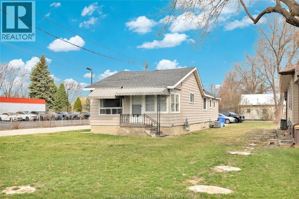 9572 TECUMSEH ROAD