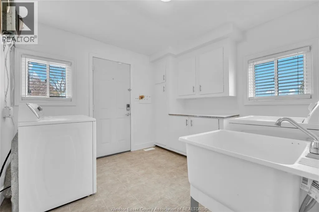 9572 TECUMSEH ROAD