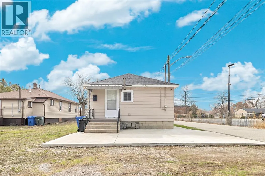 9572 TECUMSEH ROAD