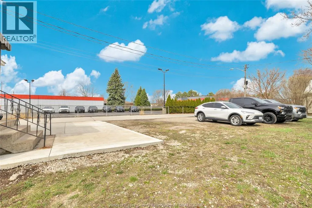 9572 TECUMSEH ROAD