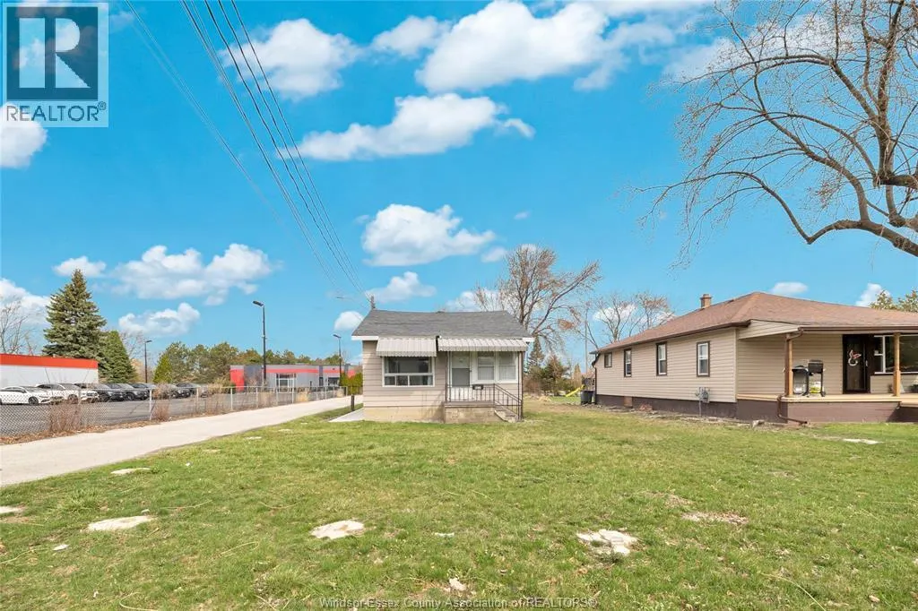 9572 TECUMSEH ROAD