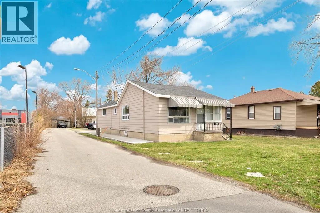 9572 TECUMSEH ROAD