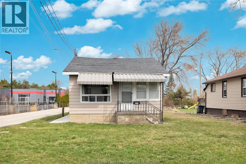 9572 TECUMSEH ROAD