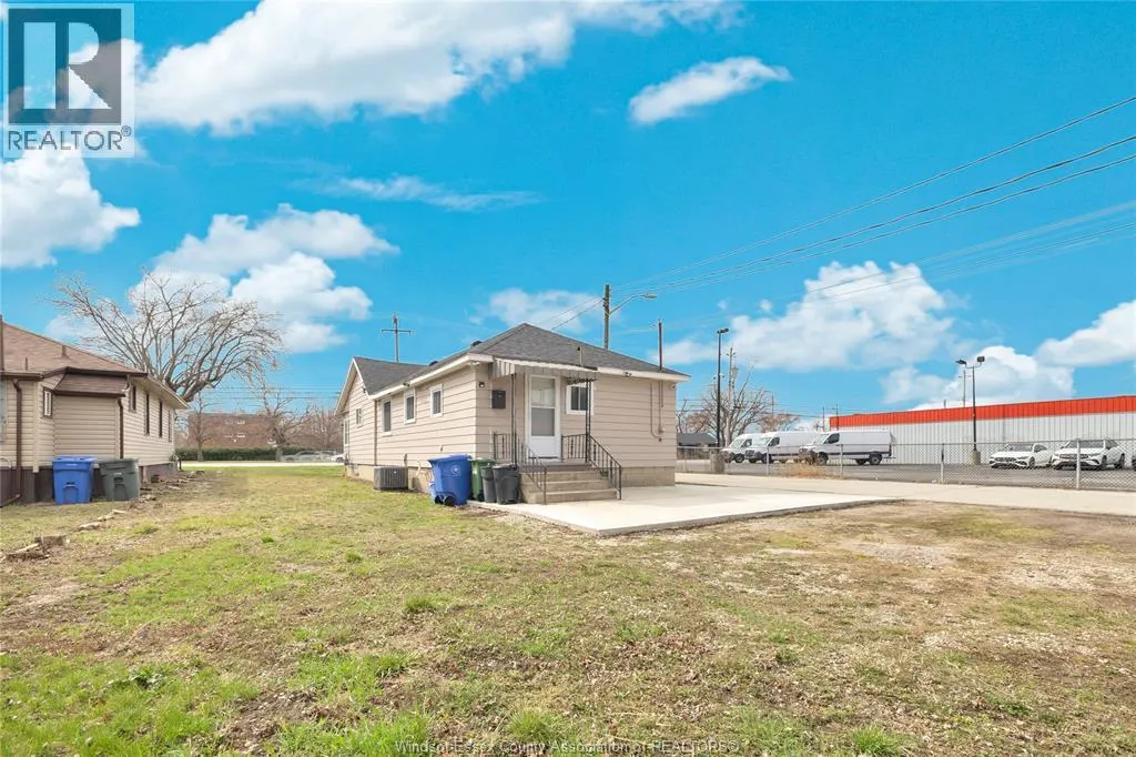 9572 TECUMSEH ROAD