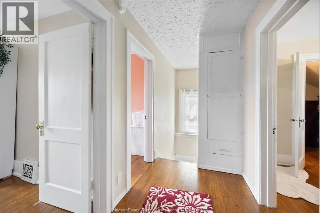 1118 LOUIS AVENUE