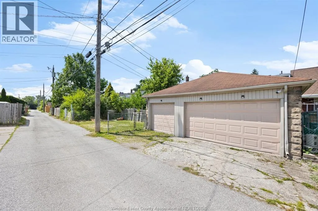 1118 LOUIS AVENUE