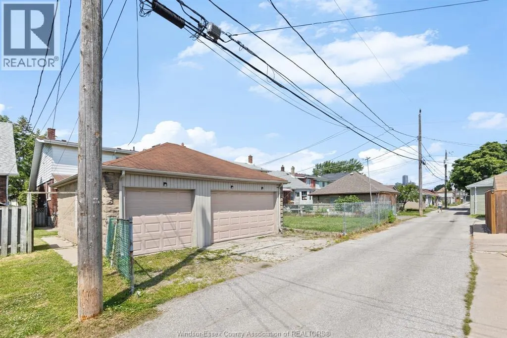 1118 LOUIS AVENUE