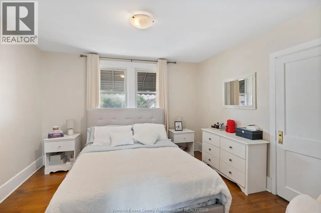 1118 LOUIS AVENUE