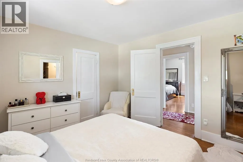 1118 LOUIS AVENUE