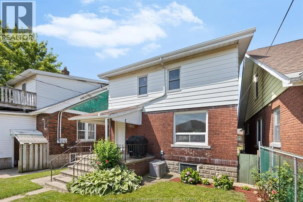 1118 LOUIS AVENUE
