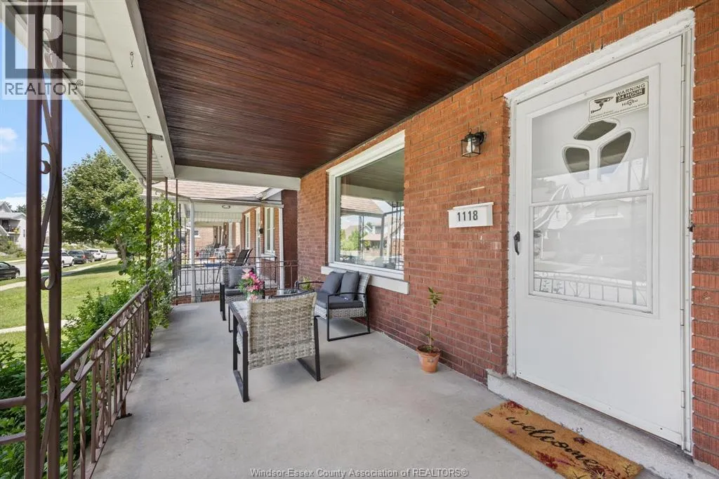 1118 LOUIS AVENUE