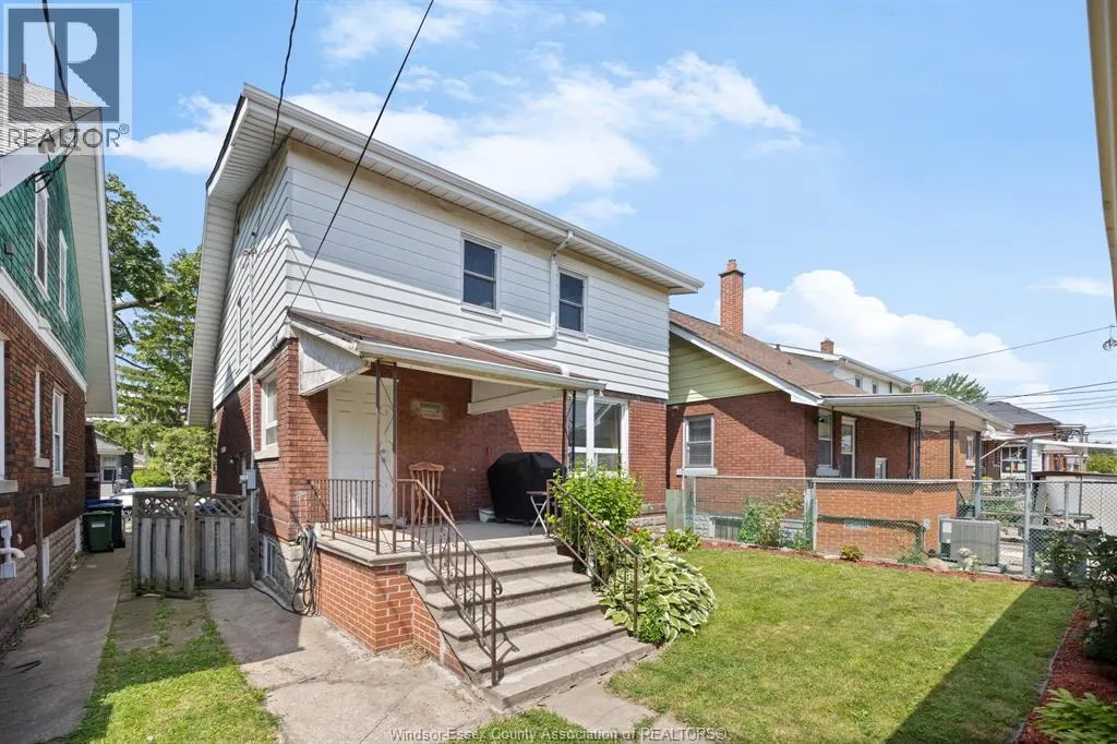 1118 LOUIS AVENUE