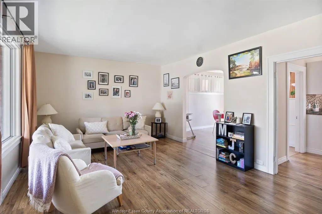 1118 LOUIS AVENUE