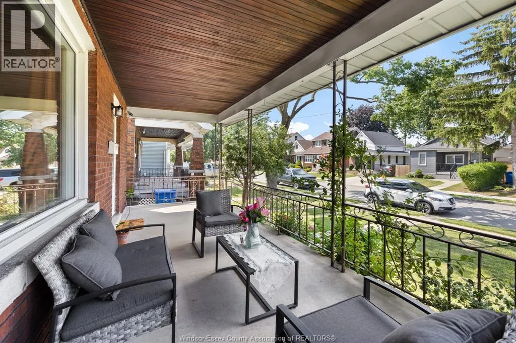 1118 LOUIS AVENUE